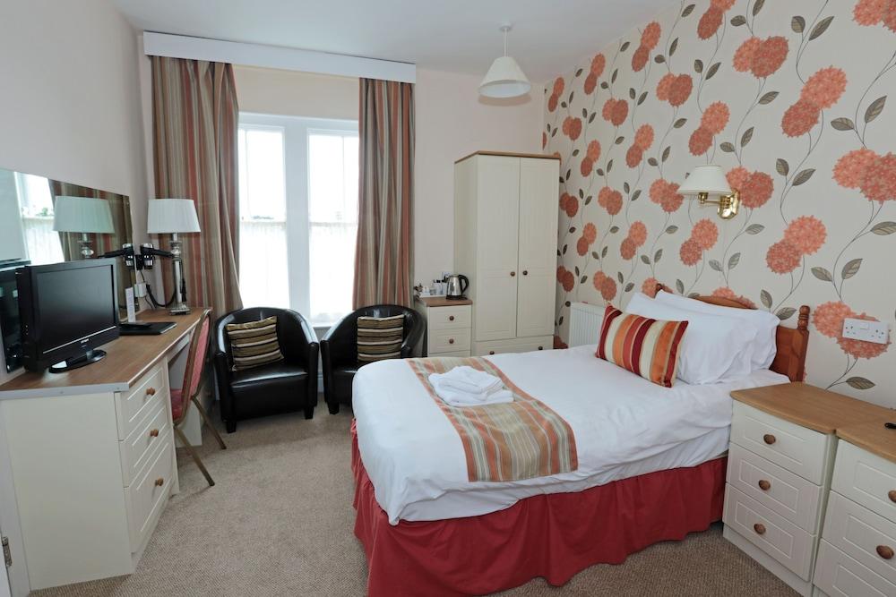 Lion Hotel and Studio Apartments