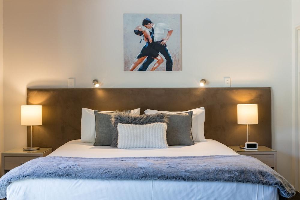 Century Park Motor Lodge