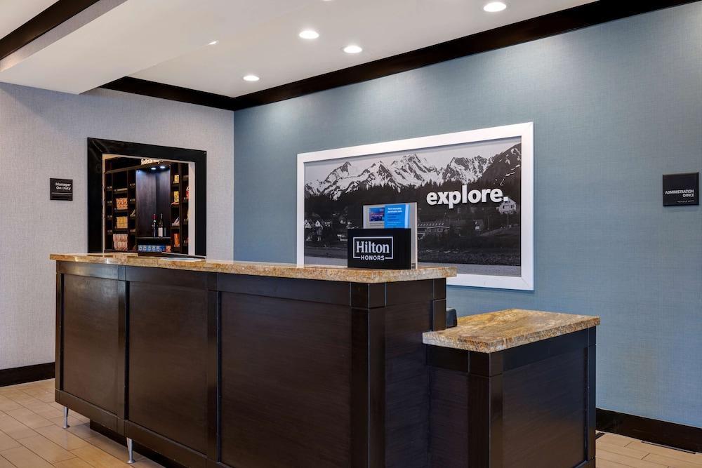 Hampton Inn & Suites Seattle/Federal Way