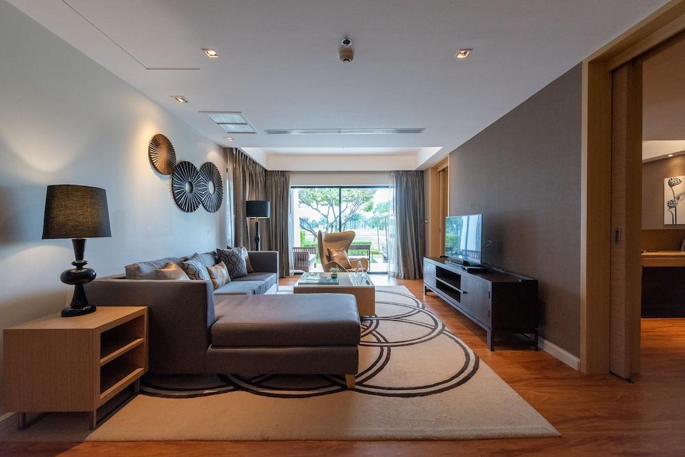 Summit Windmill Golf Suite Hotel @Suvarnabhumi