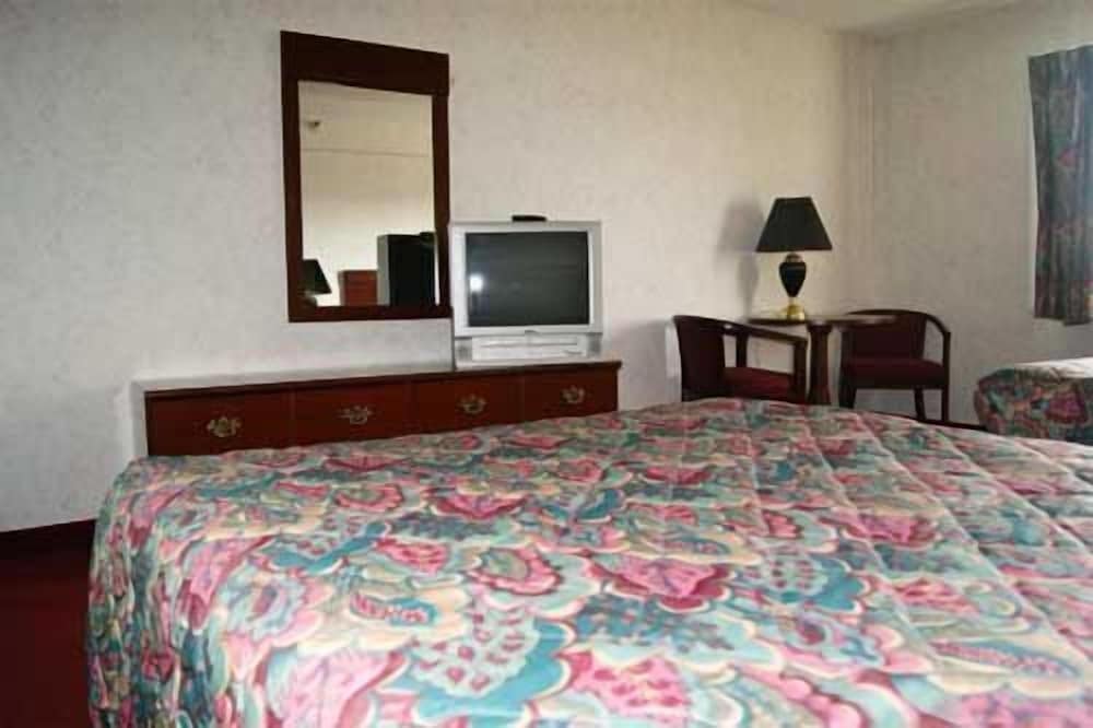 Rodeway Inn Syracuse Carrier Circle