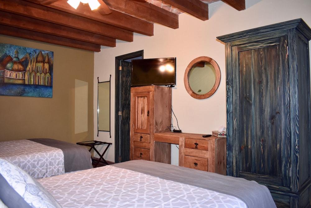 Hotel Ana Catalina & Suites