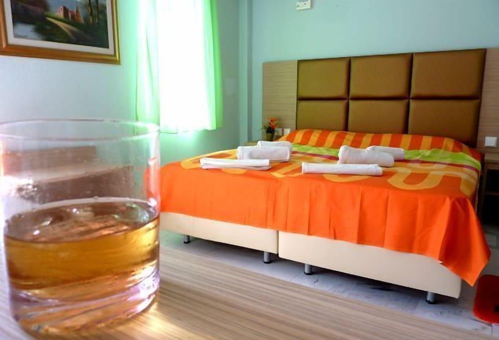 Hotel White Rose Beach