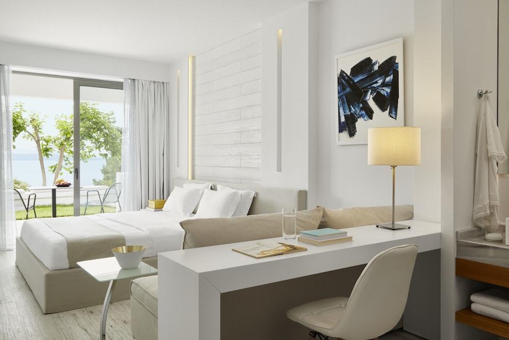 Lichnos Beach Hotel & Suites