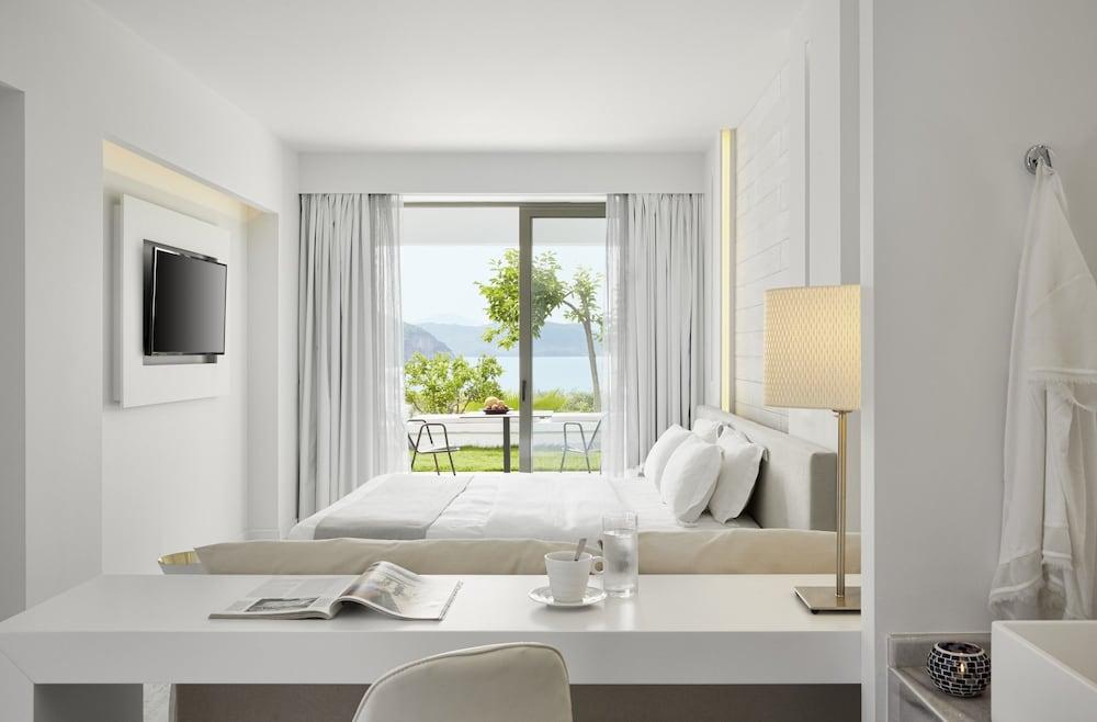 Lichnos Beach Hotel & Suites