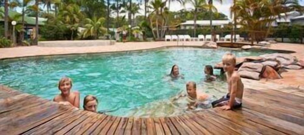 Gateway Lifestyle Lorikeet