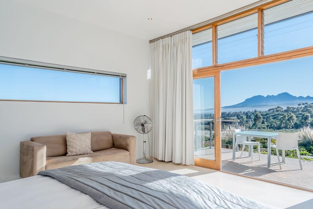 Colourful Manor Luxury Lodge