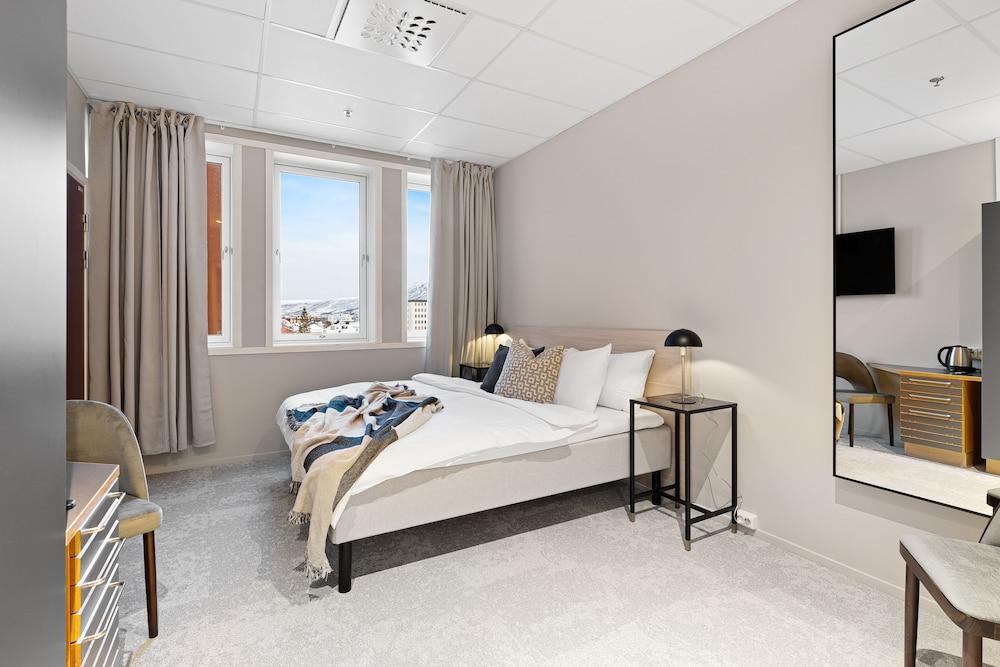 Enter St. Elisabeth Hotel