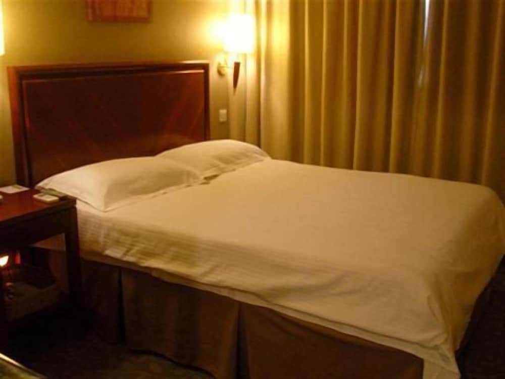 GEM Hotel Wuning Road Zhenping Road Metro Station