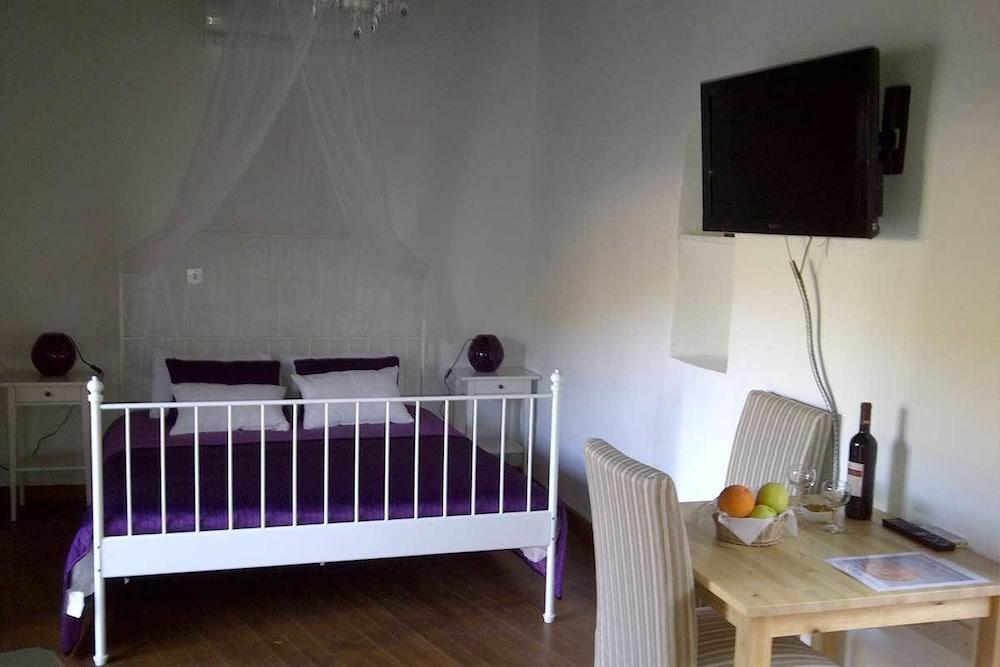 Avalon Village Houses