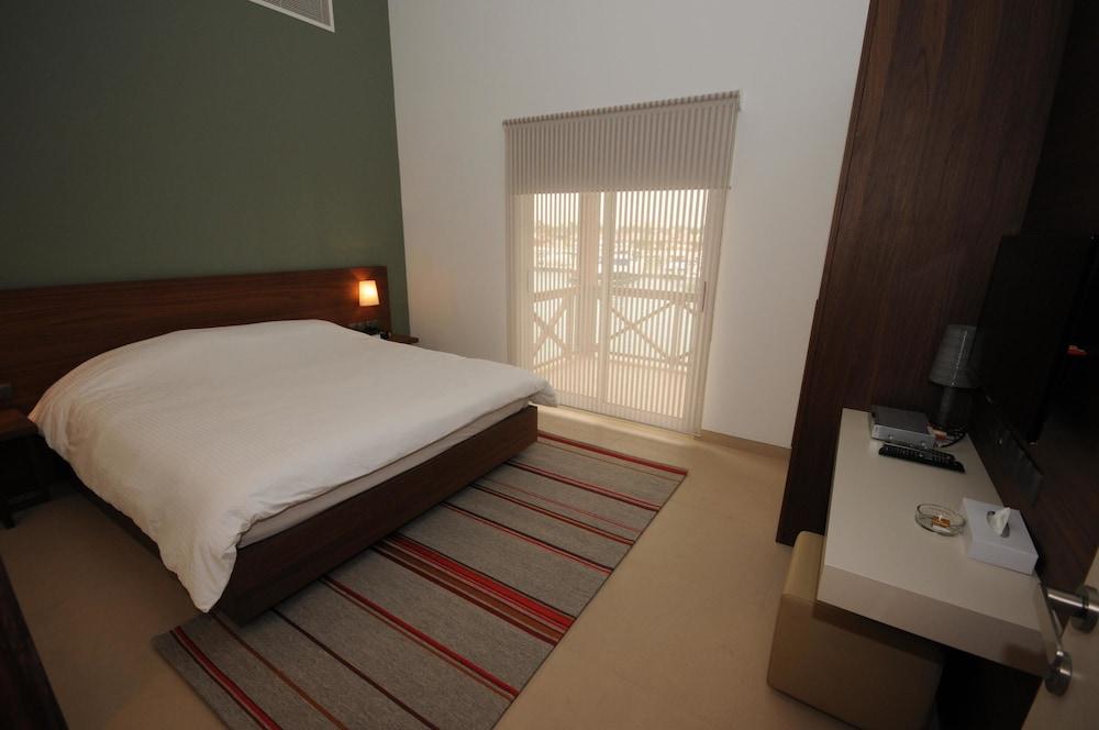 Al Bander Hotel & Resort