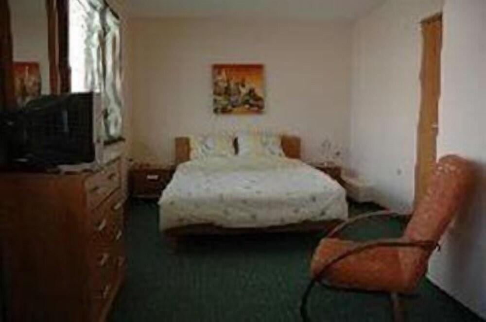 All Seasons Mountain Vistas