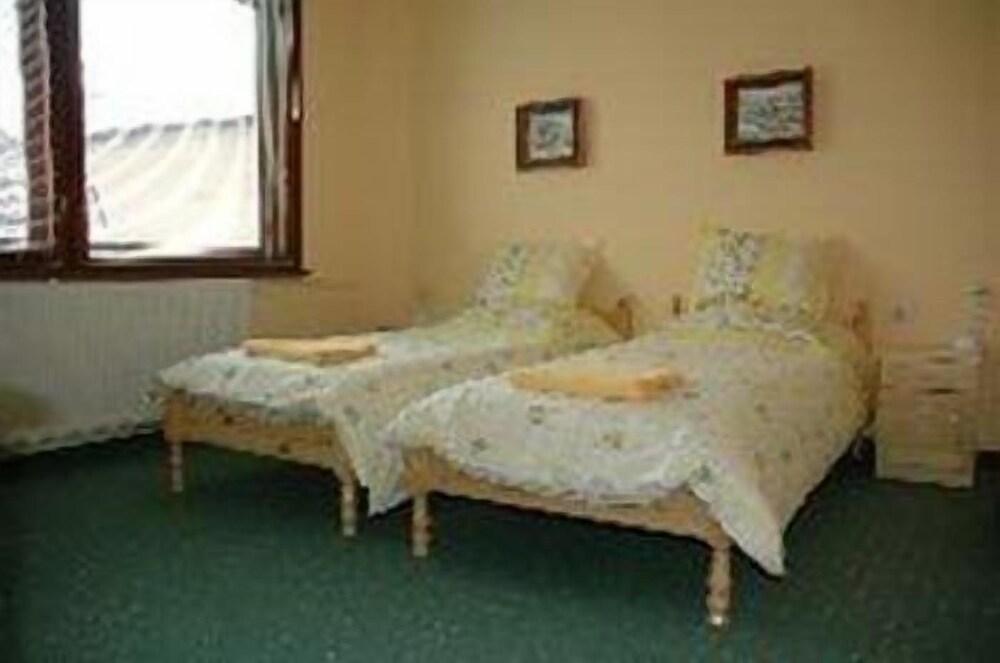 All Seasons Mountain Vistas