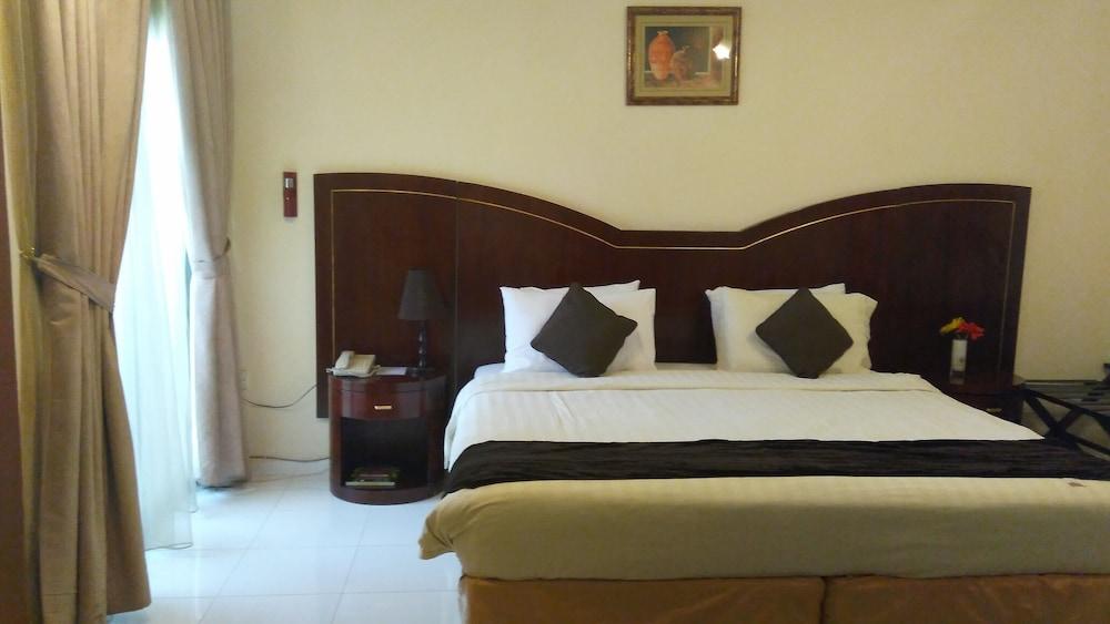 Royal Crown Hotel & Suites