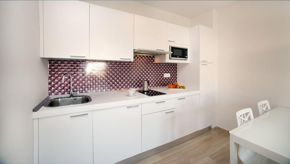 Apartamentos Leo Canela