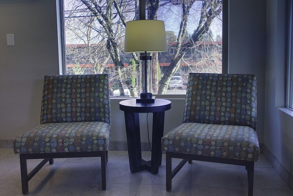 Aladdin Inn & Suites