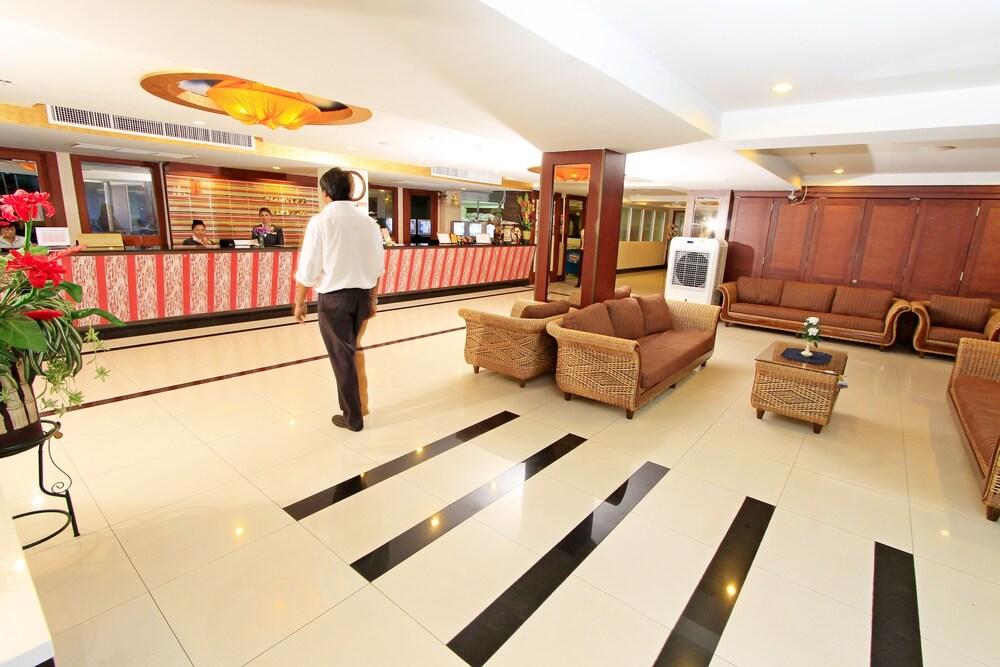 Convenient Grand Hotel