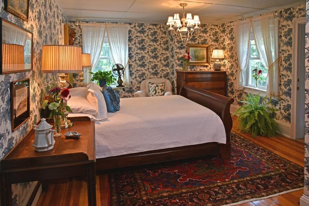 Hilltop House Bed & Breakfast
