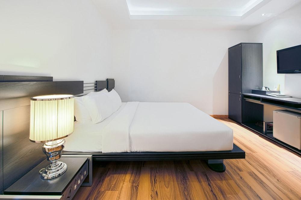 A&EM - The Petit Hotel