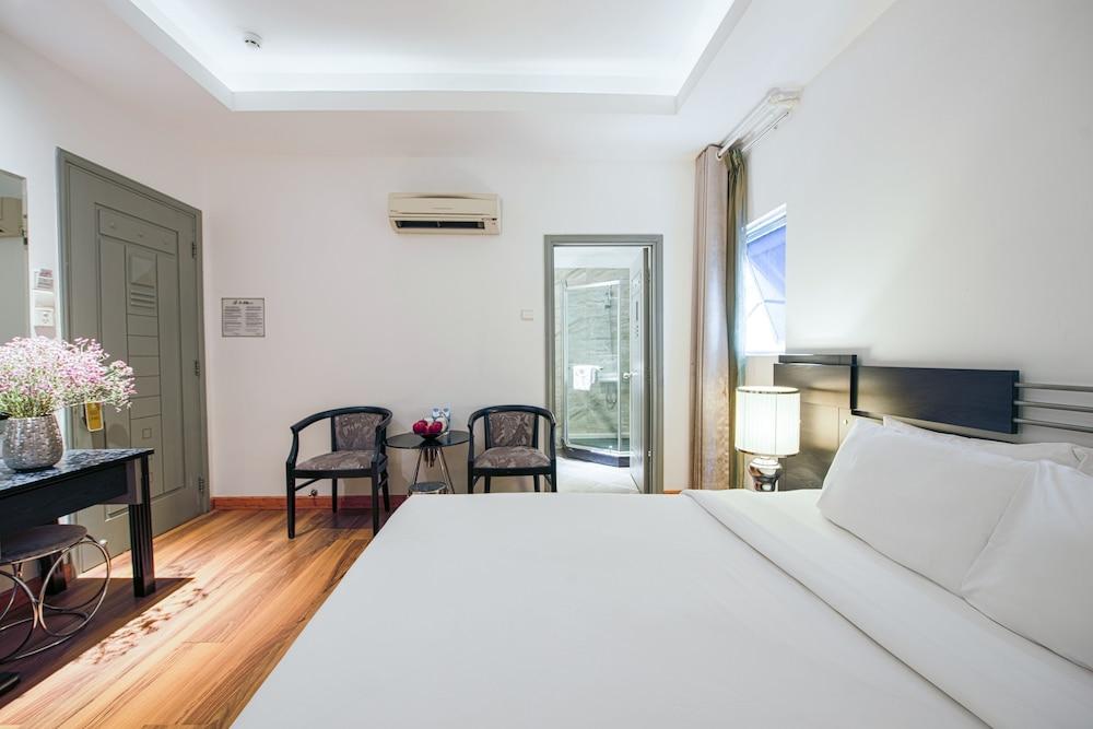 A&EM - The Petit Hotel