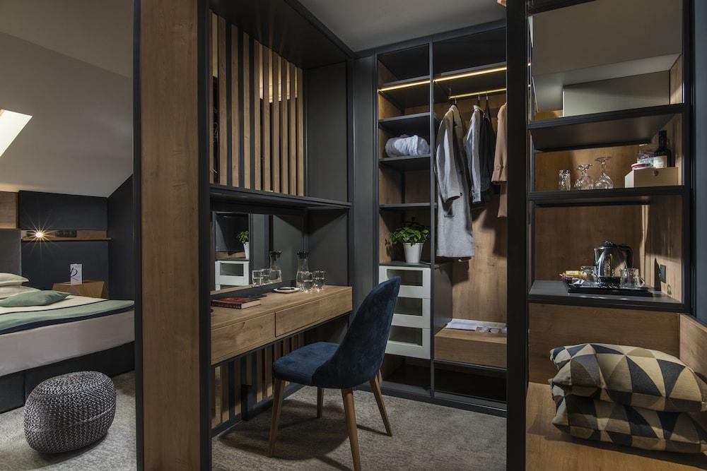 Rosslyn Thracia Hotel