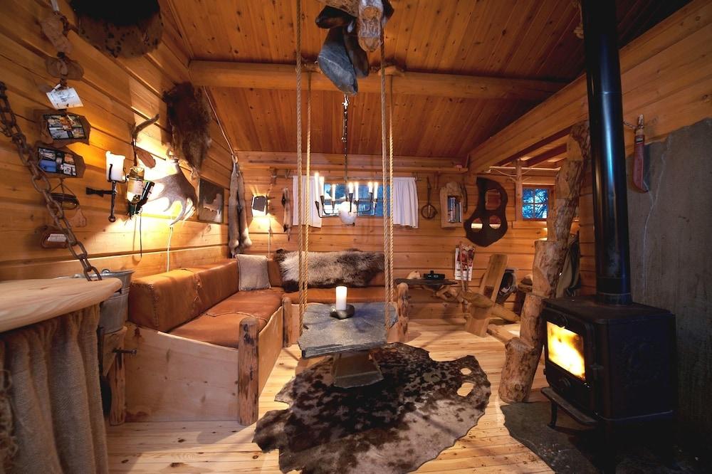 Engholm Husky Design Lodge