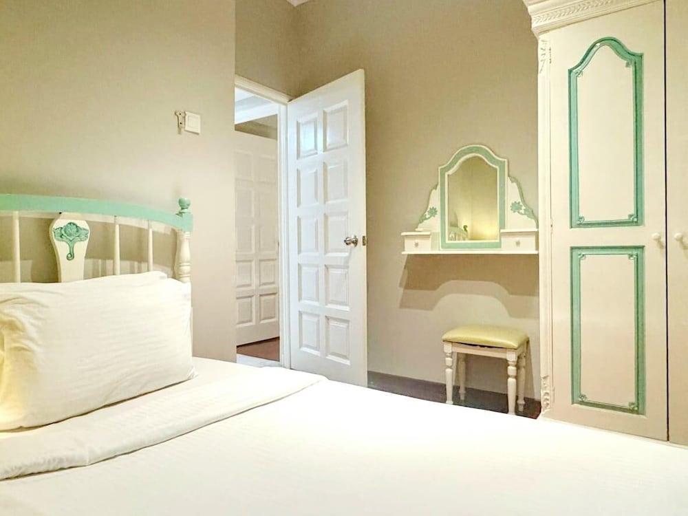 Century Bay Private Residences