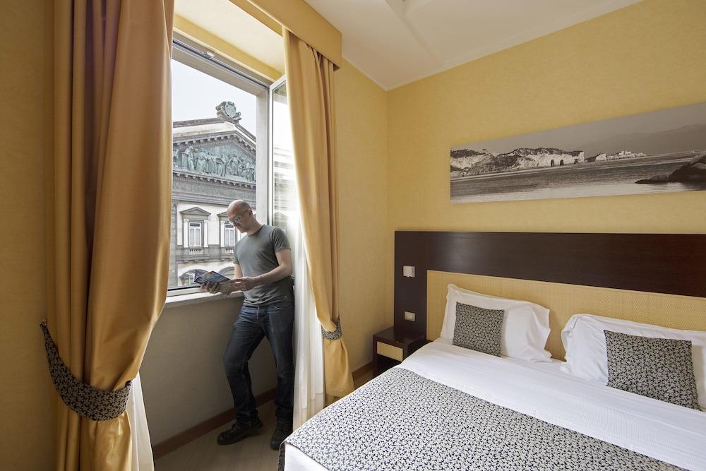 Hotel Naples