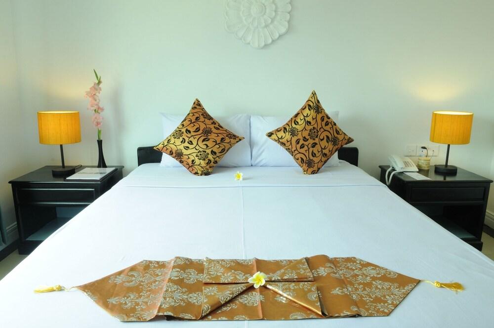 Frangipani Villa Hotel II