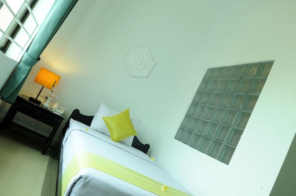 Frangipani Villa Hotel II