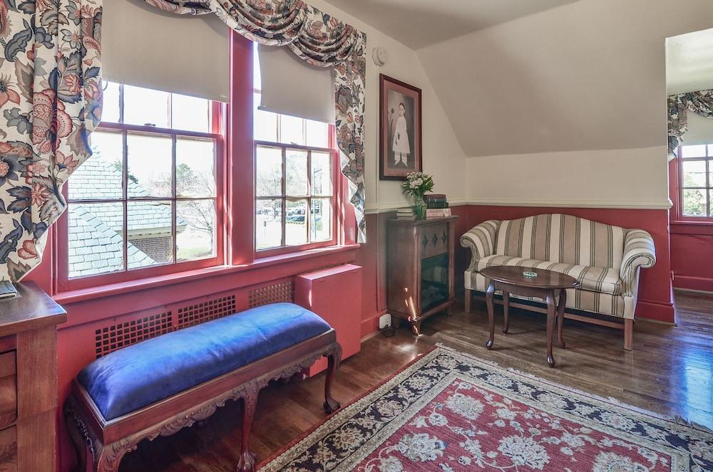 Cedars of Williamsburg Bed & Breakfast