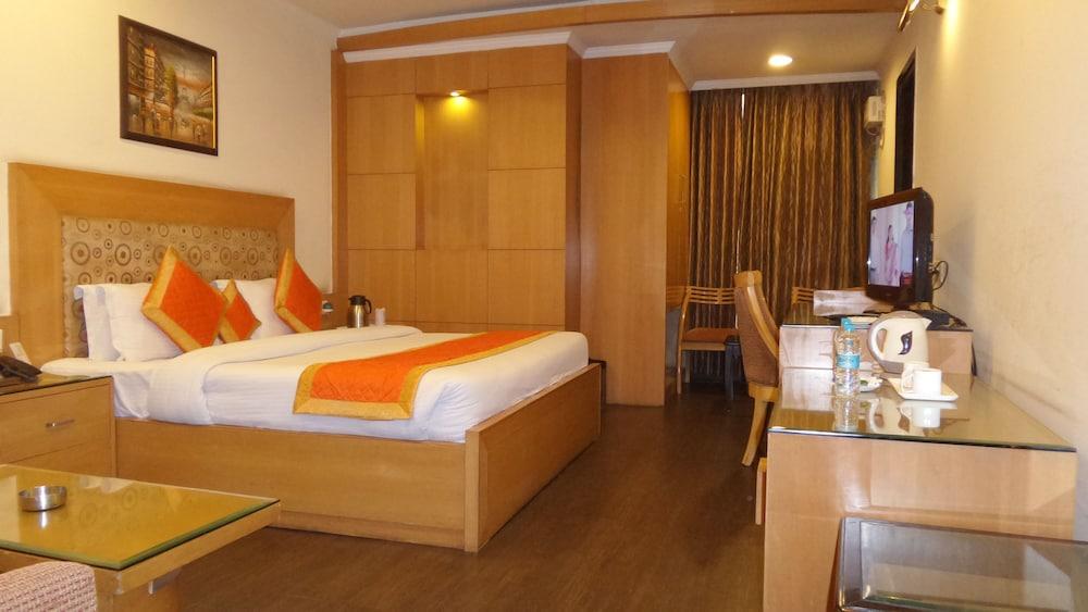 Hotel Chirag Residency