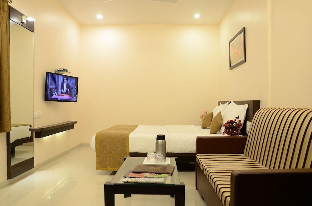 Hotel Sunny International