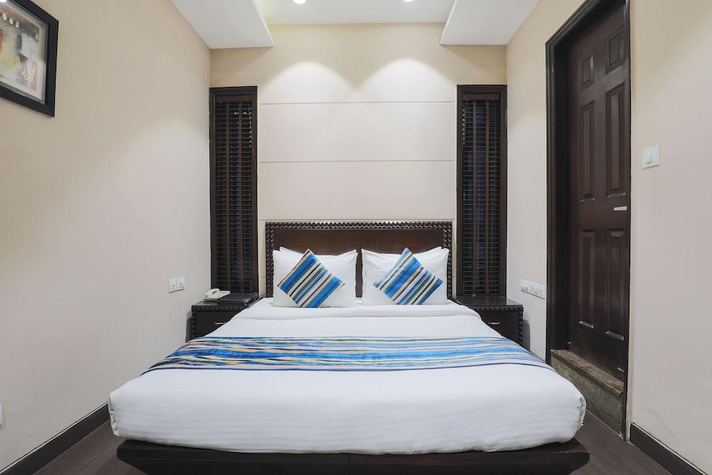 Cosy Grand @Chanakyapuri by The Cosy Hotels.