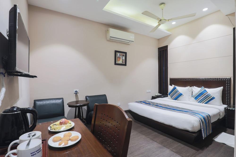 Cosy Grand @Chanakyapuri by The Cosy Hotels.
