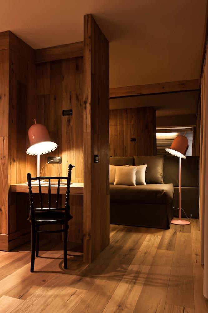 Alexander Charme Hotel