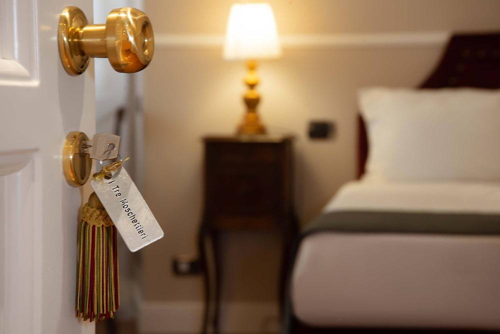 I TRE MOSCHETTIERI - D' ARTAGNAN Luxury Guest House