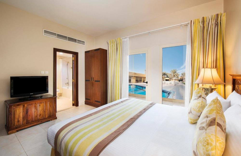 Al Hamra Village Hotel