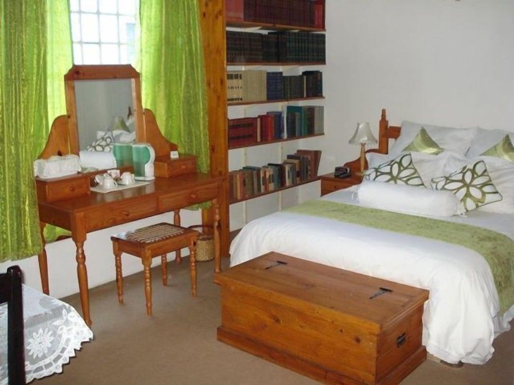 Constantia Guest Lodge