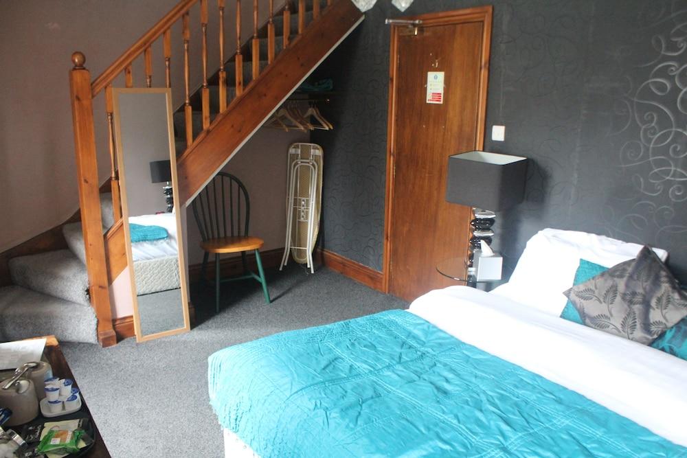 Forresters Bar & Restaurant With Rooms