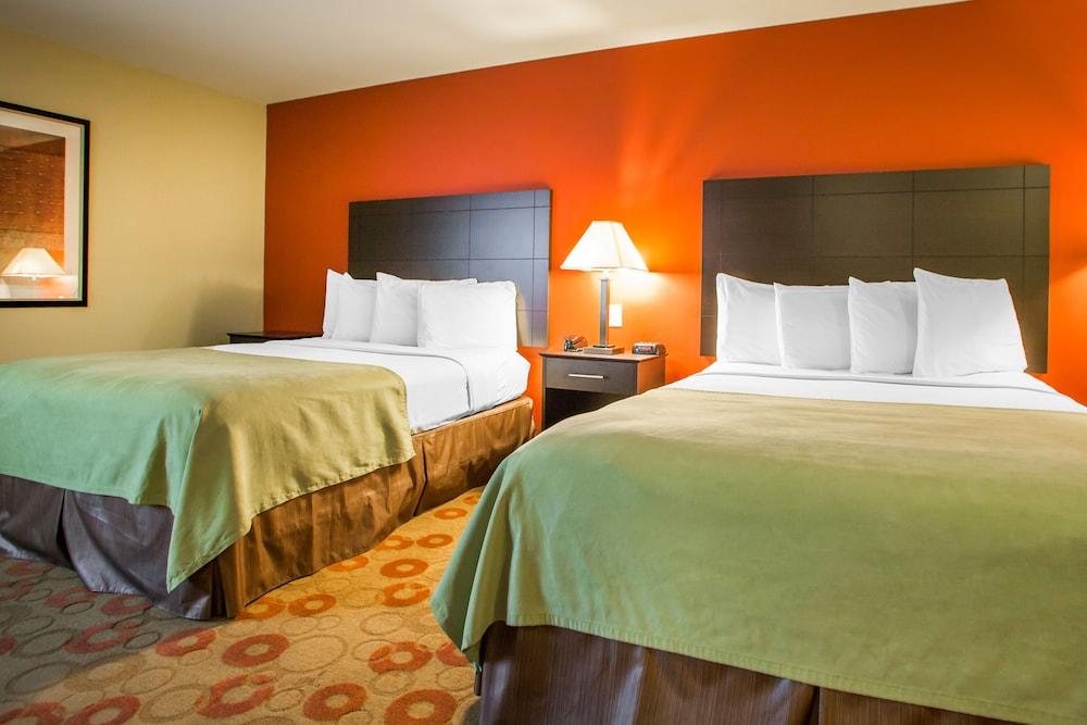 Suburban Studios Cedar Falls