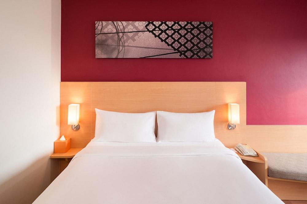 ibis Bangkok Riverside