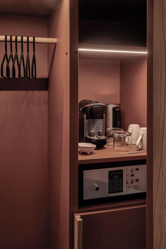 ADELANTE Boutique Hotel