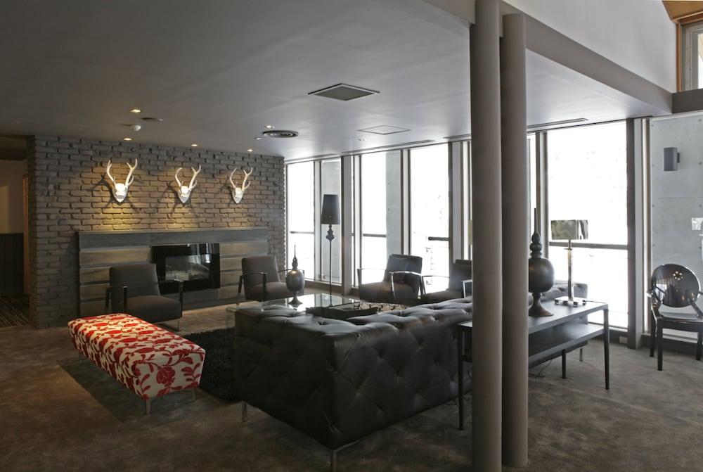 The Ridge Hotel & Apartments