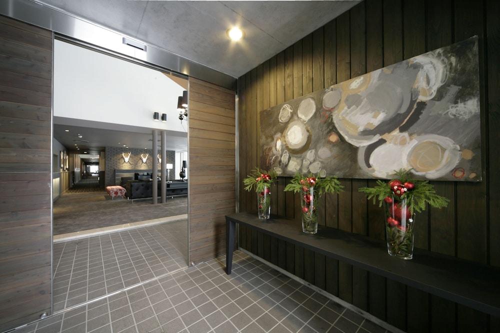 The Ridge Hotel & Apartments