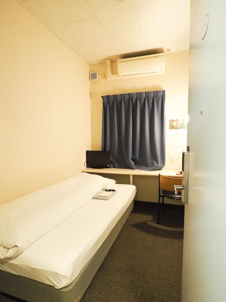 Sakura Hotel Jimbocho - Hostel