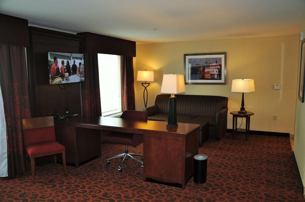 Hampton Inn & Suites Cincinnati/Uptown-University Area