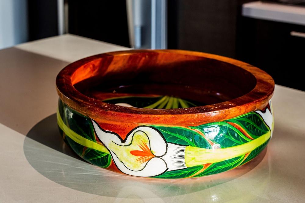 Canada Suites on Bay