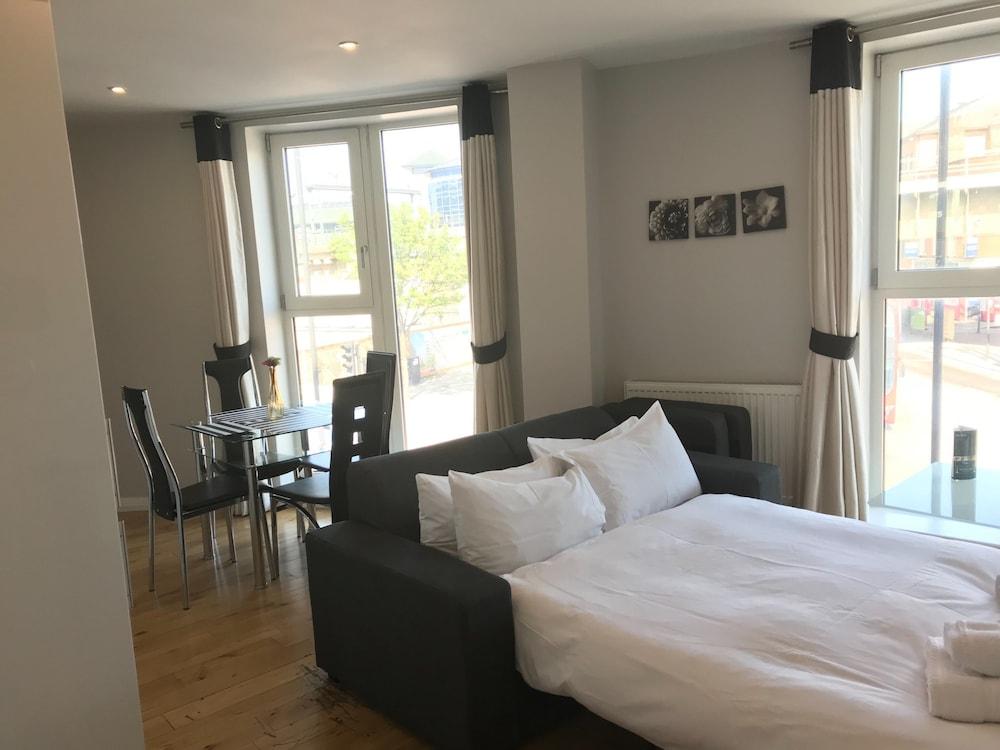 Chelsea Bridge Apartments