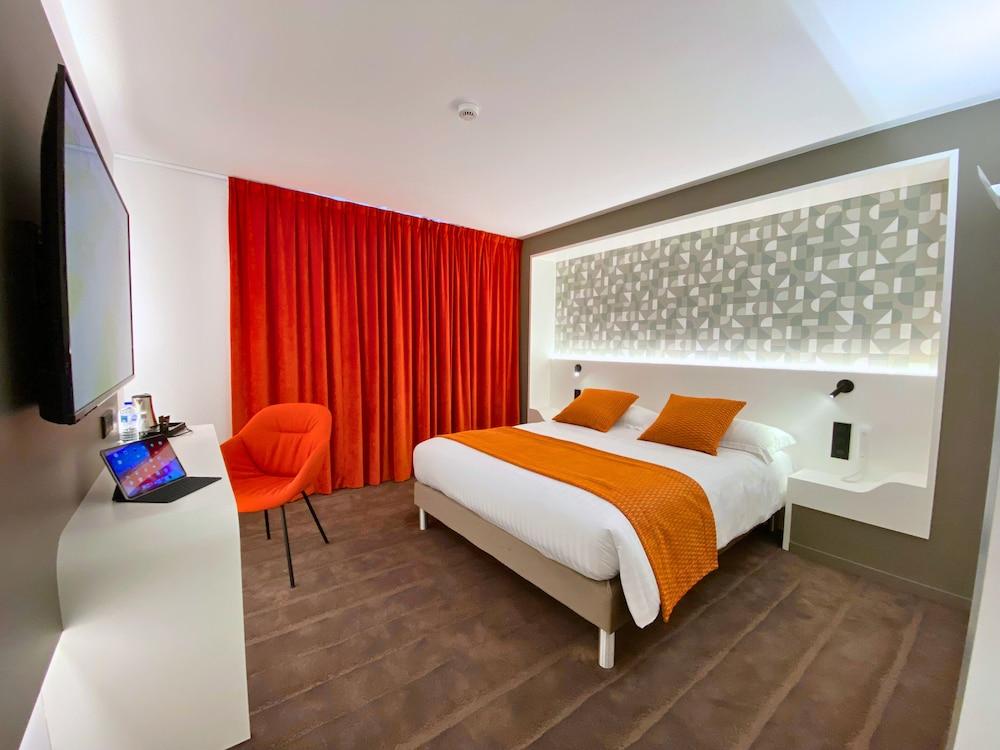 Brit Hotel Piscine & Spa - Fougères